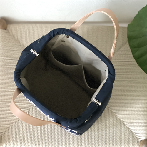 ⚮̈ミナペルホネン tambourine navy まるっこニュームバッグ