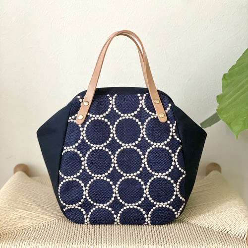 ⚮̈ミナペルホネン tambourine navy まるっこニュームバッグ 口金 