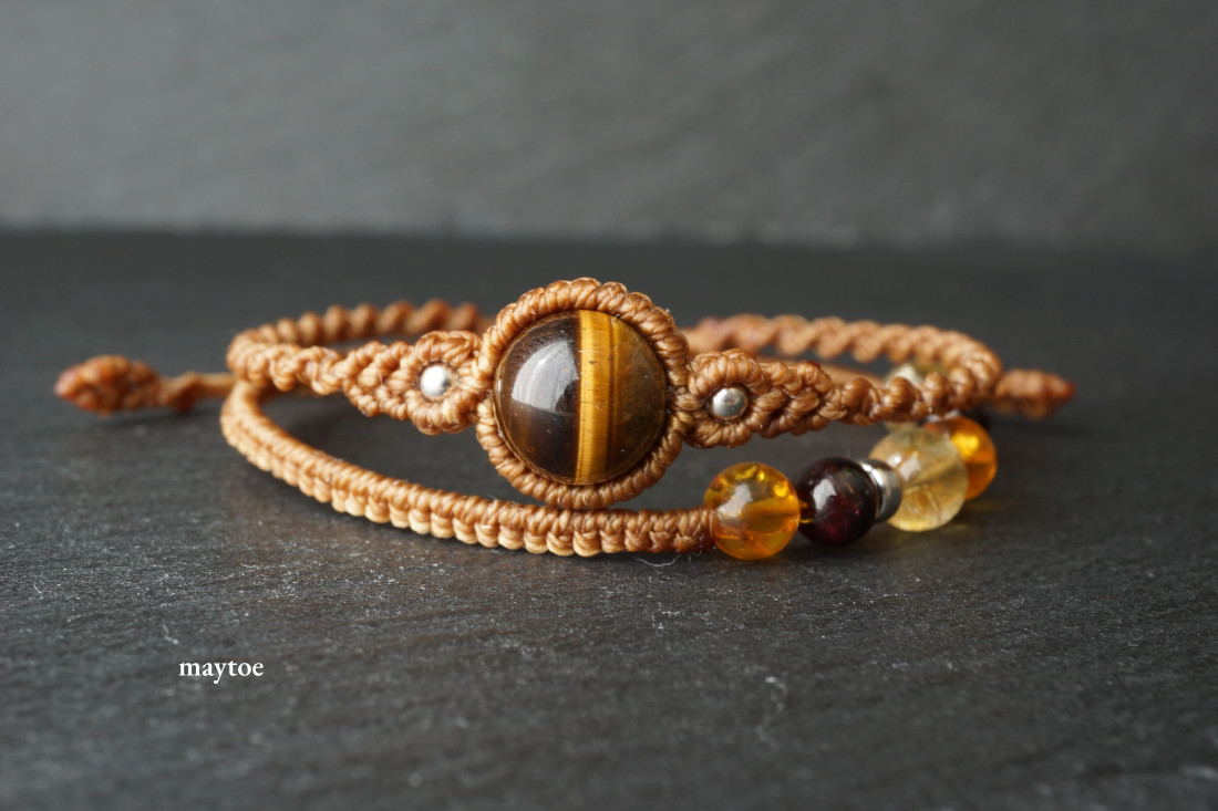 タイガーアイ＆アンバー(琥珀)の二重マクラメブレスレット