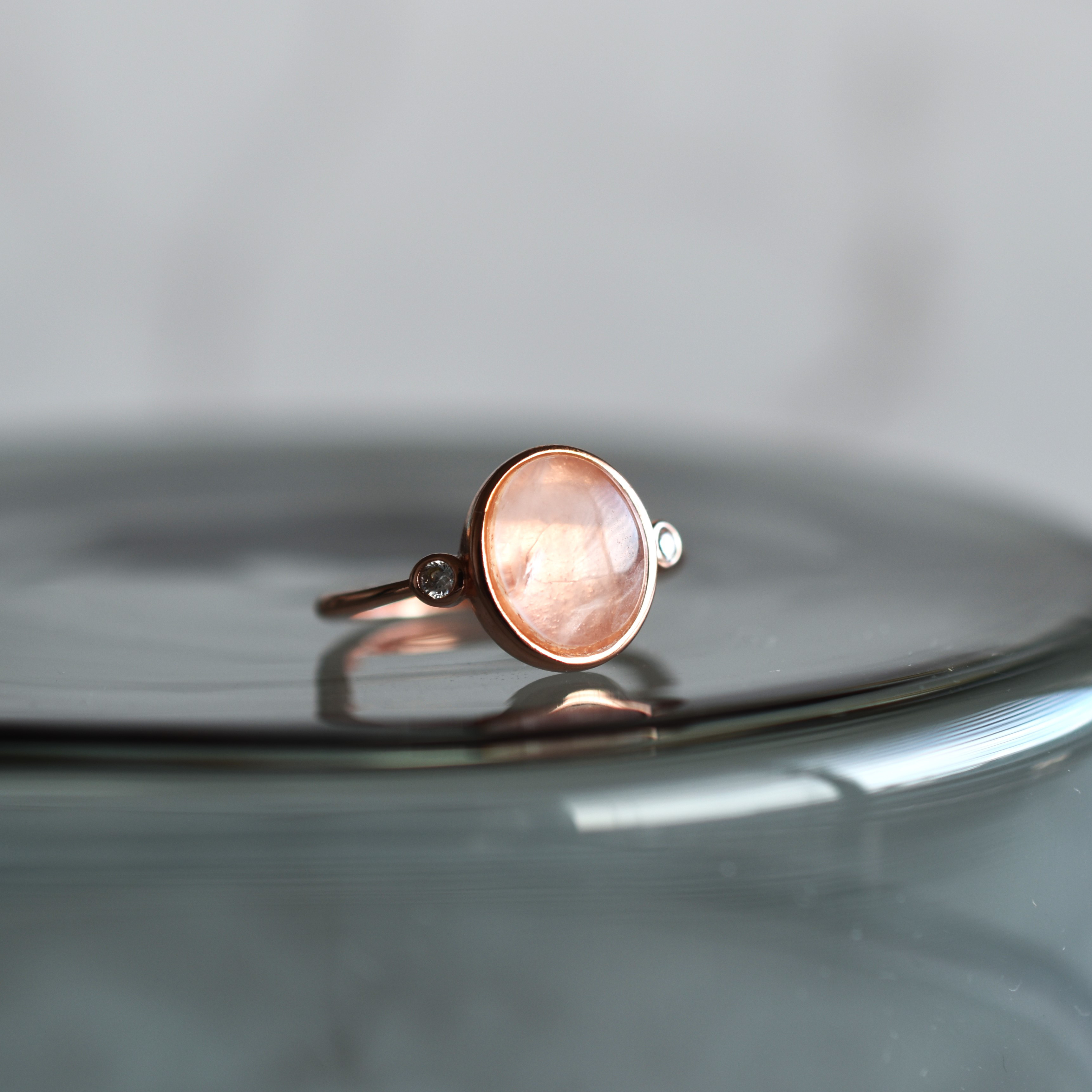 【残り3・フリーサイズ】大粒　ローズクォーツ　カボション　ピンクゴールドリング（指輪）