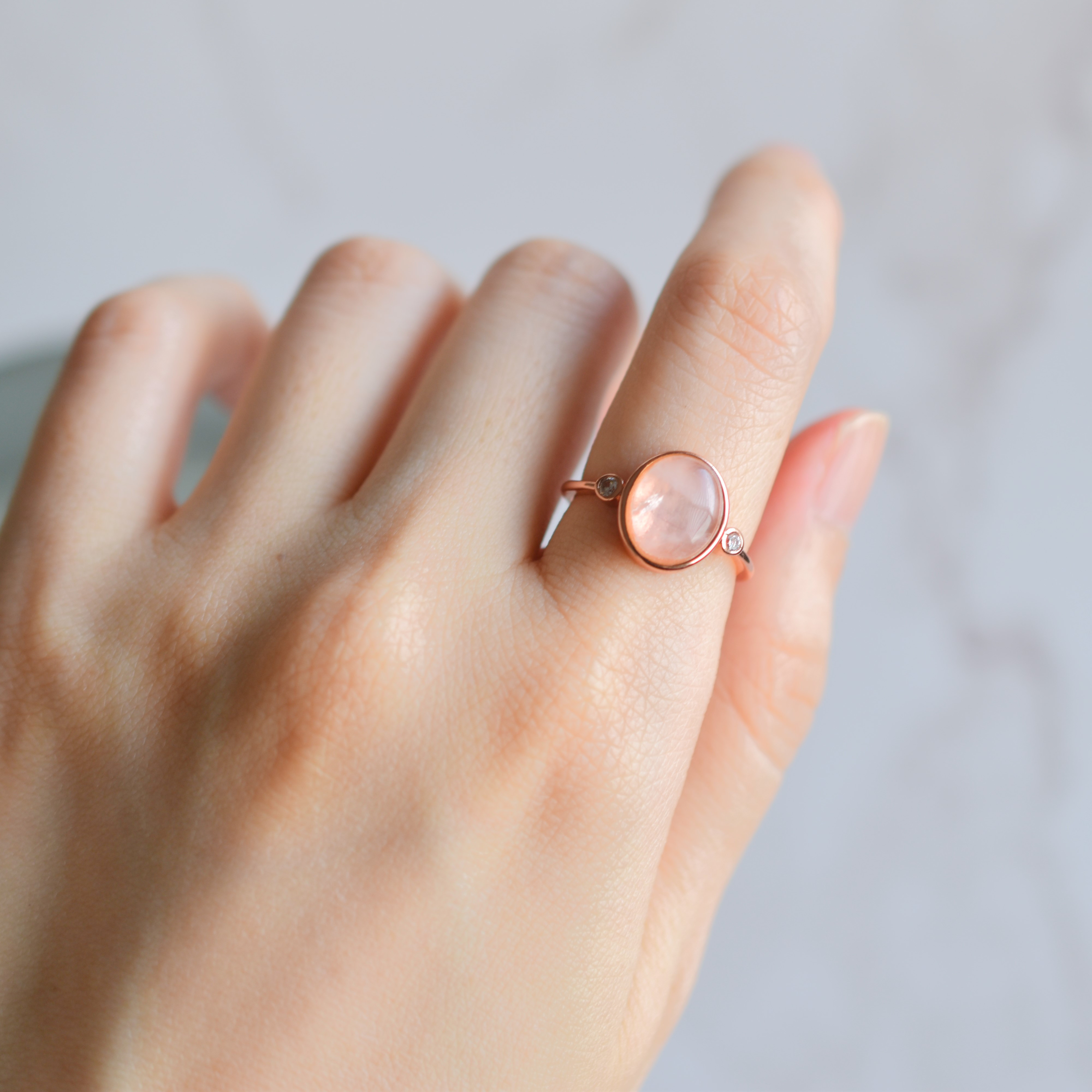 【残り3・フリーサイズ】大粒　ローズクォーツ　カボション　ピンクゴールドリング（指輪）