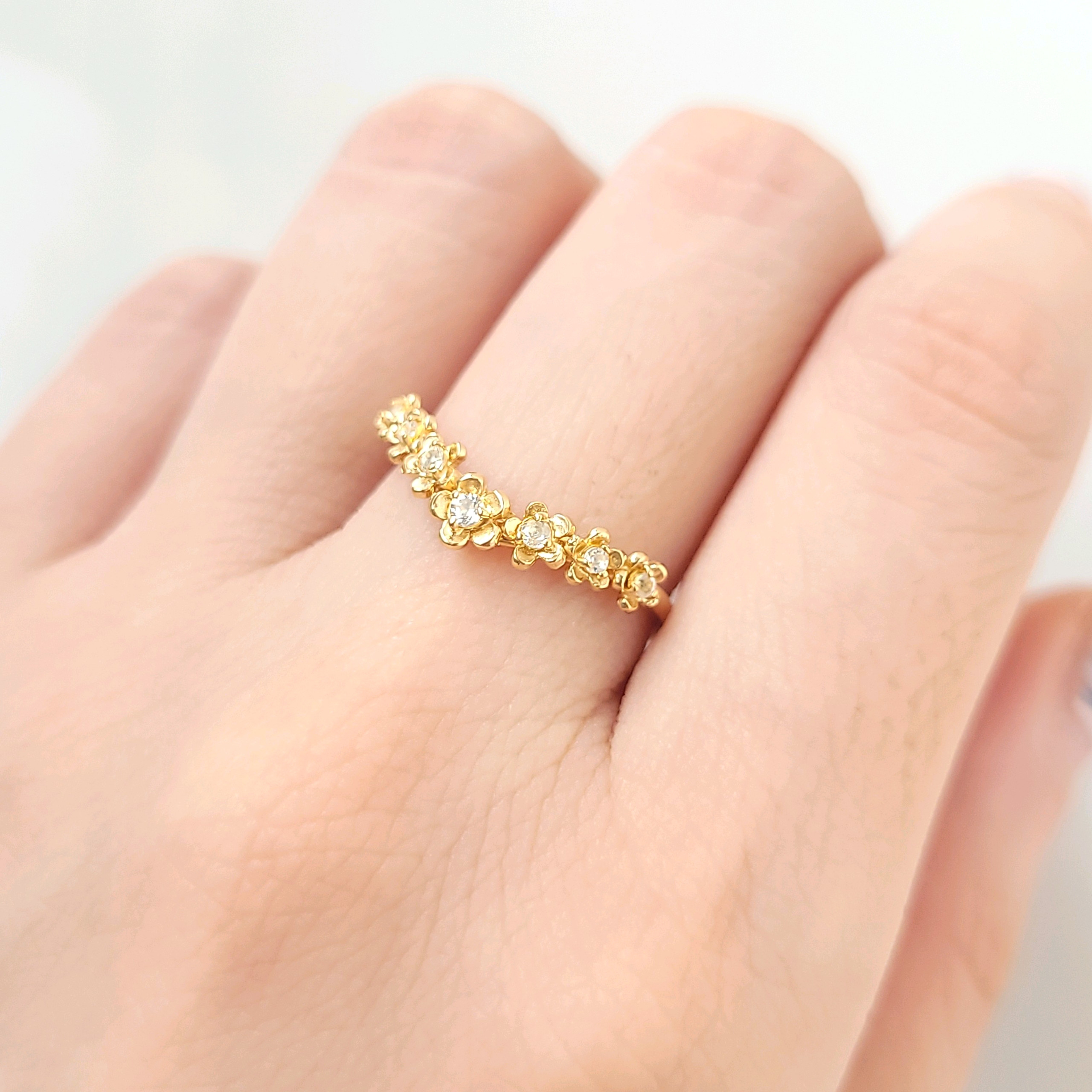 ホワイトトパーズの花冠リング(V字)