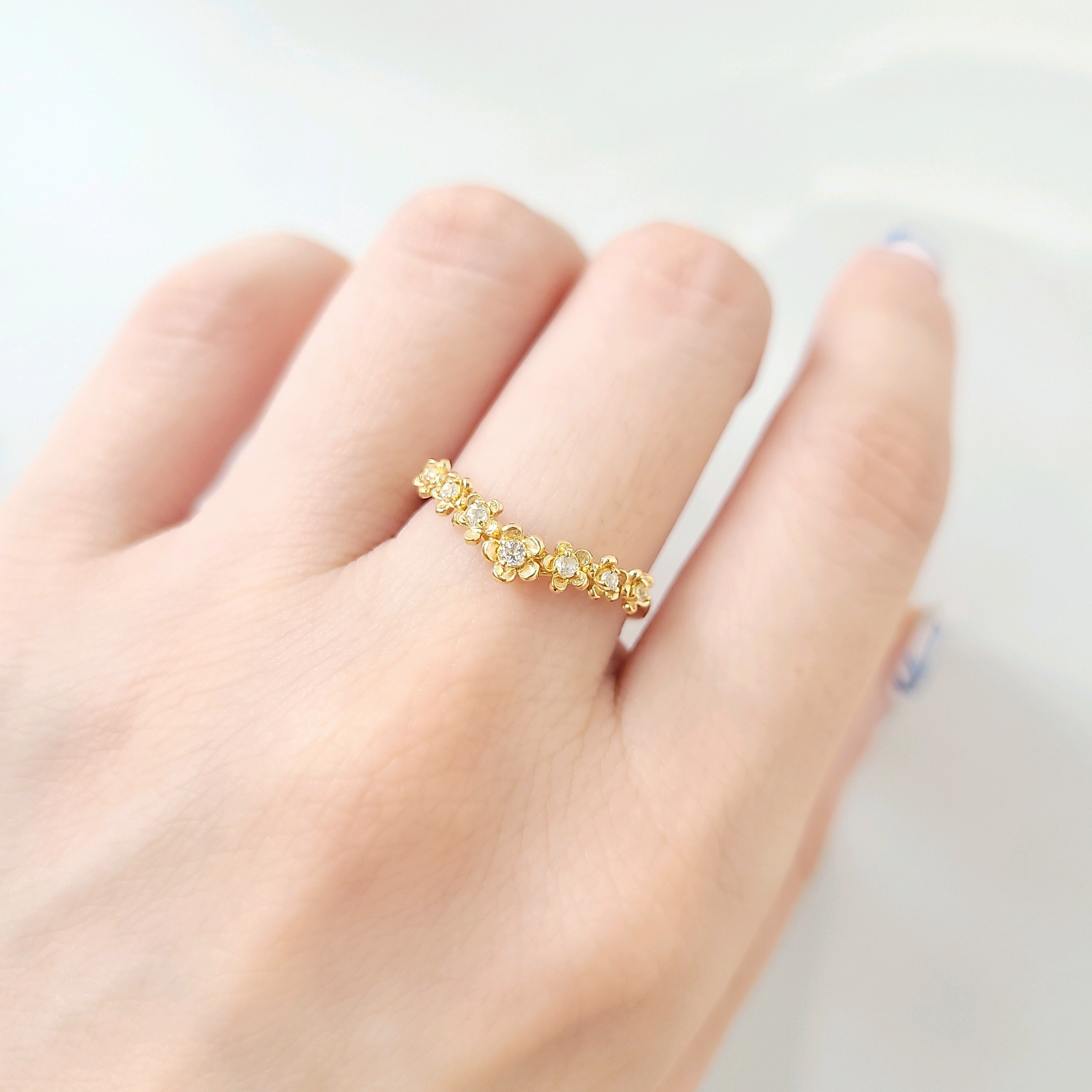 ホワイトトパーズの花冠リング(V字)