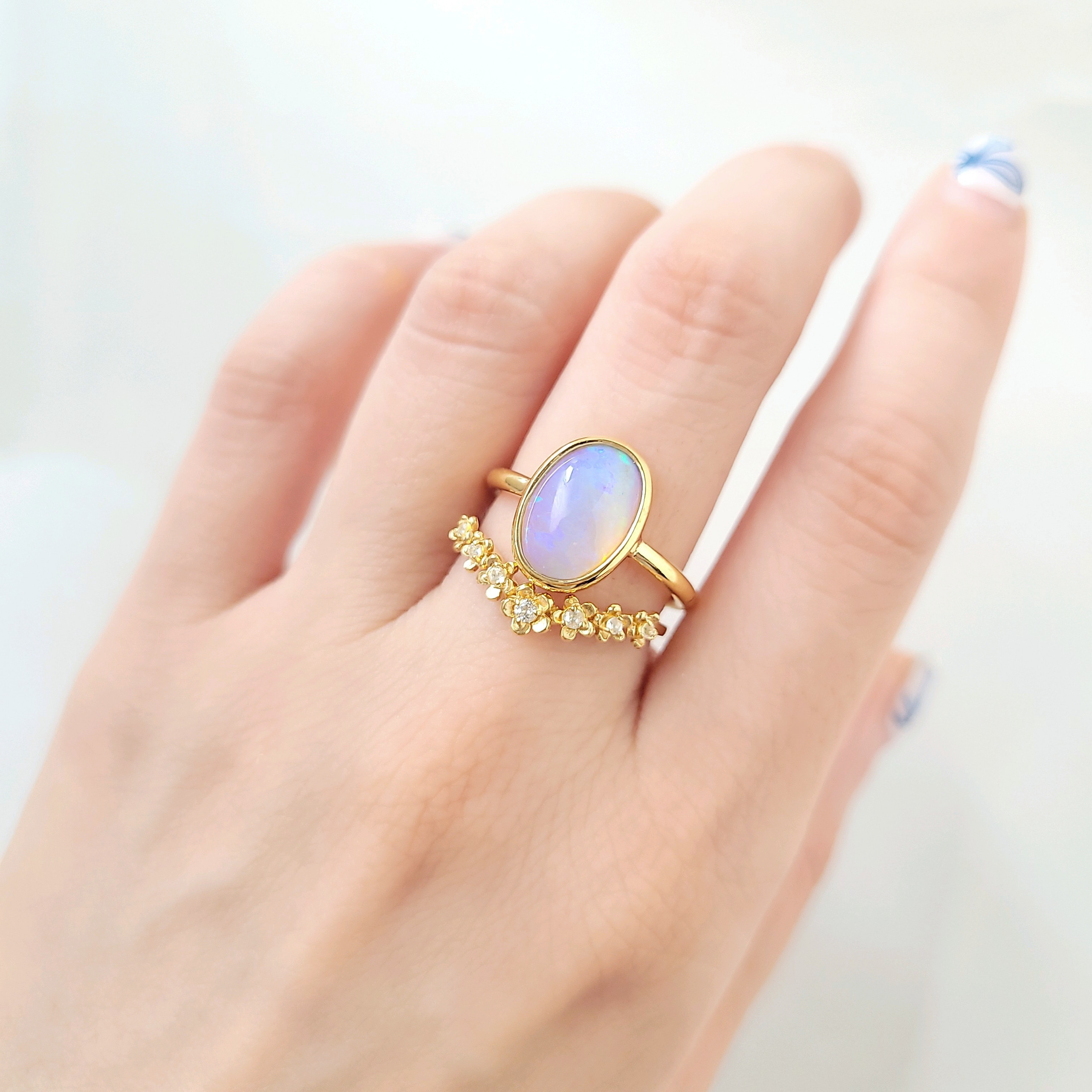 ホワイトトパーズの花冠リング(V字)