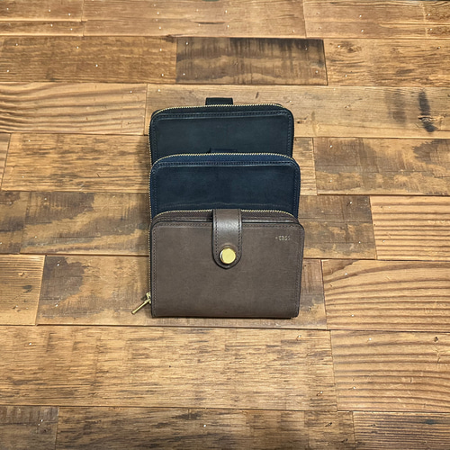 イタリアTempest社のレザーを使用した2つ折り財布 留め具：ホック  