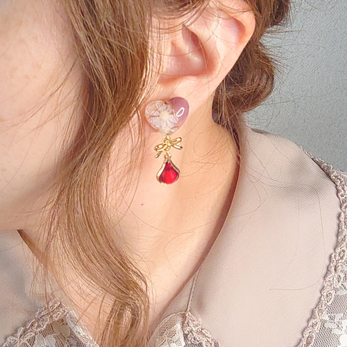 ハートとリボンの耳飾り】 ピアス イヤリング ピンク レジン