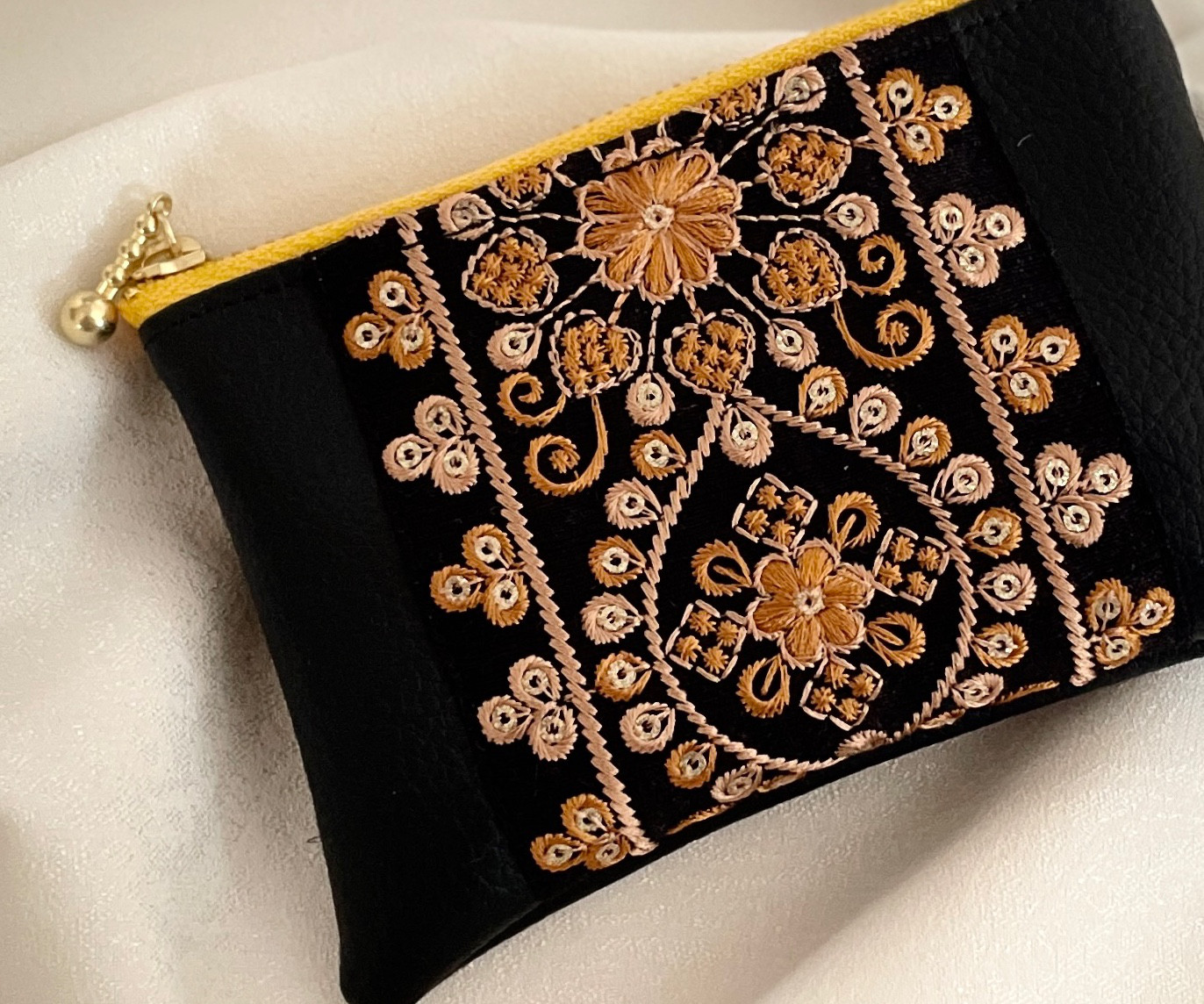 no.51】 タグ付き インド刺繍リボンポーチ Sサイズ