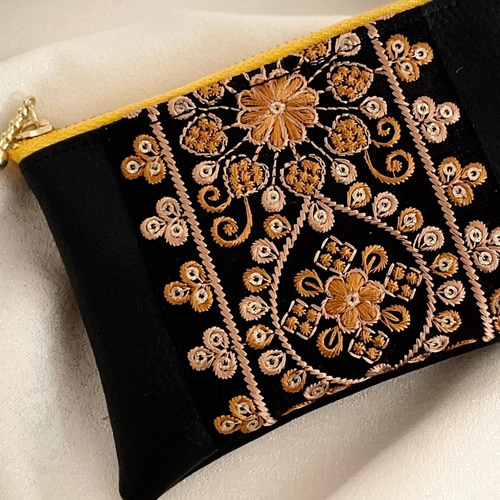 インド刺繍リボンのフェイクレザーミニポーチ ポーチ ume 通販