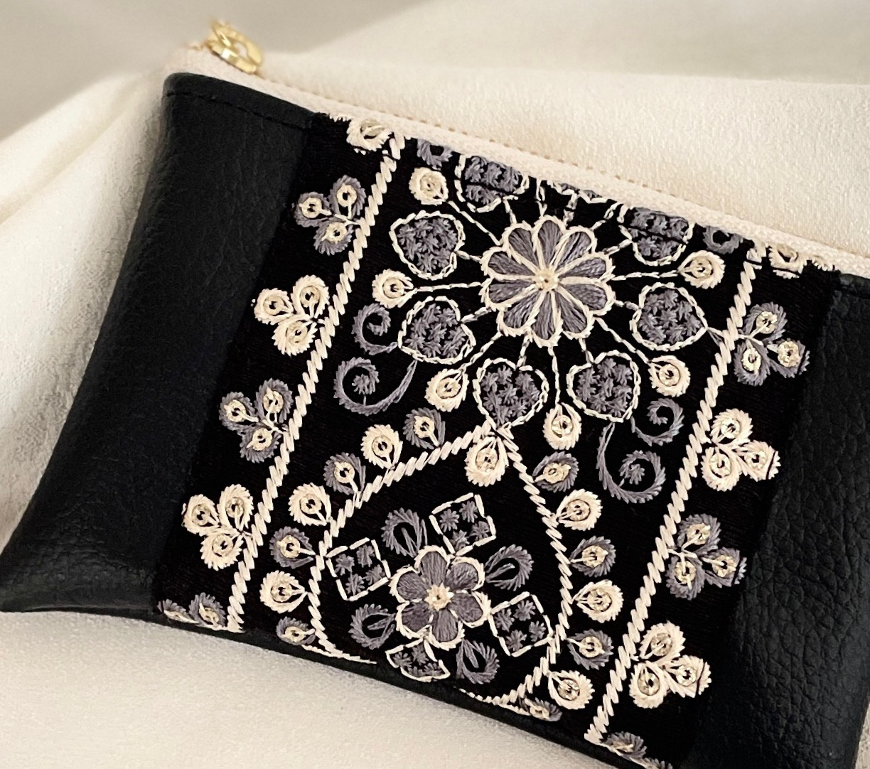 ハンドメイド♡インド刺繍リボンミニポーチ （【大きめリボンの