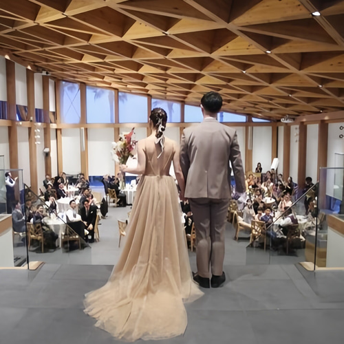 実例写真！カラードレス カーキ色 Vネックドレス キラキラグリッター  