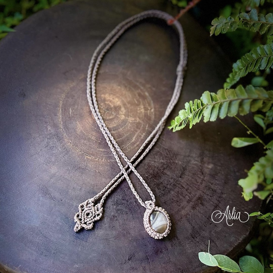 シンプル　縞模様アゲートのマクラメネックレス