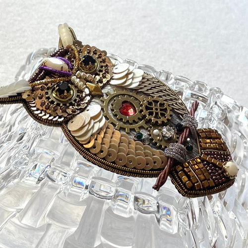 フクロウ ビーズ刺繍ブローチNO.8 完成品オーダー☆フクロウのビーズ