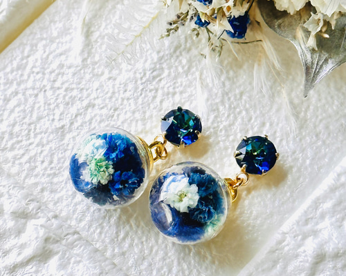 【218】かすみ草のピアス／イヤリング／ガラスドーム 218】かすみ草のピアス／イヤリング／ガラスドーム