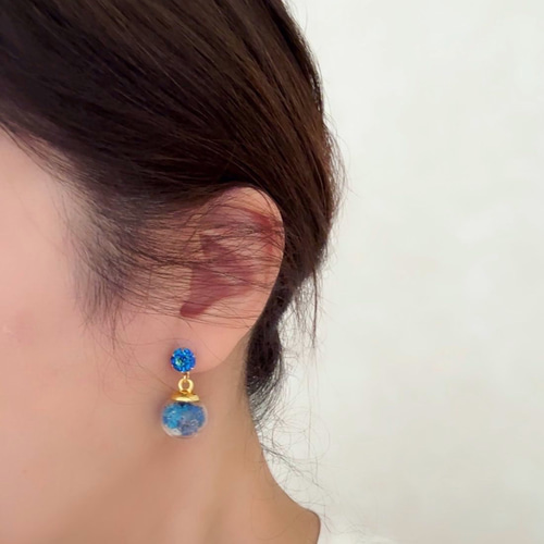 9月誕生石】サファイア かすみ草 ガラスドーム ピアス/イヤリング
