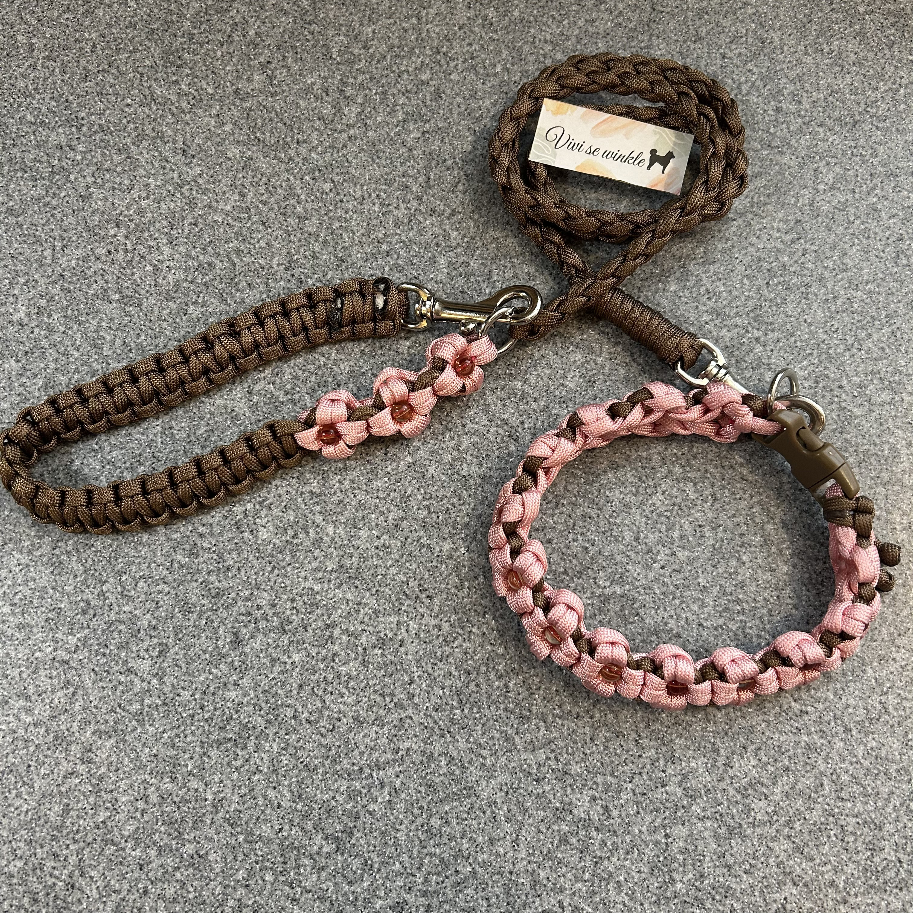 かわいい！お花モチーフ首輪&リード　桜ピンクおしゃれ首輪　お花首輪　おそろいリード　首輪リードセット　パラコード