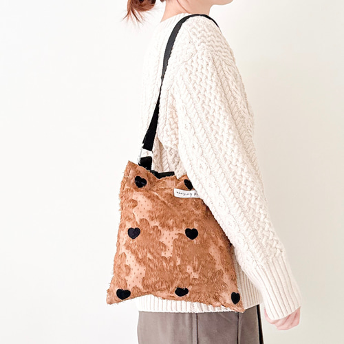ハート刺繍のフラワーバッグ(ブラウン) Sサイズ 肩にかけられる