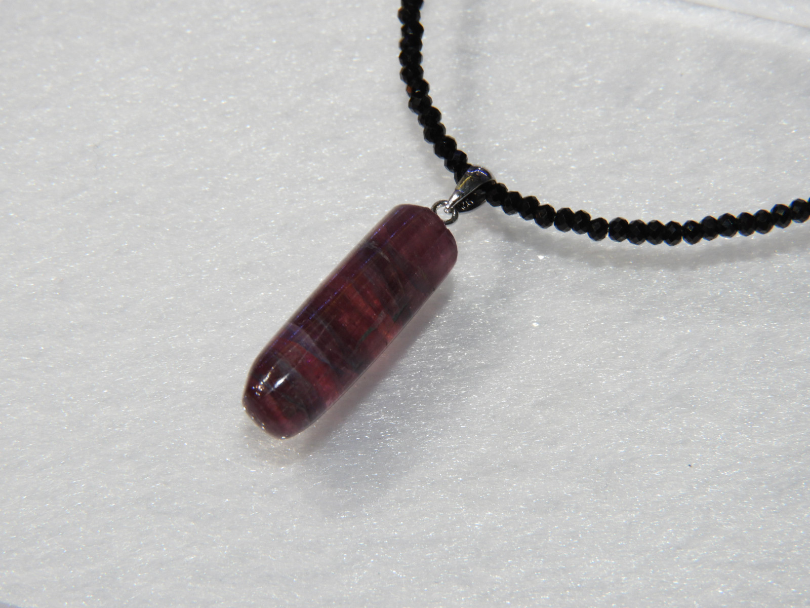 原石感残る可愛いトルマリン！１０月の誕生石！トルマリンのペンダントトップ！　天然石　３