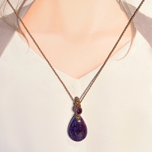 紫静』チャロアイトとスーパーセブンアメジストのマクラメペンダント