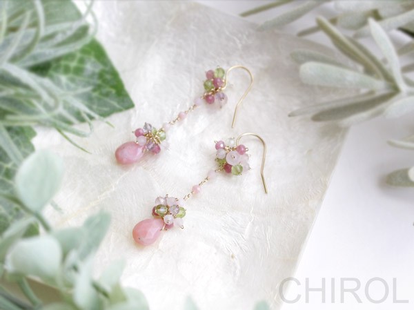 ピンクオパール+ etc.天然石 ✿ 小花 ピアス/ 14kgf ピアス