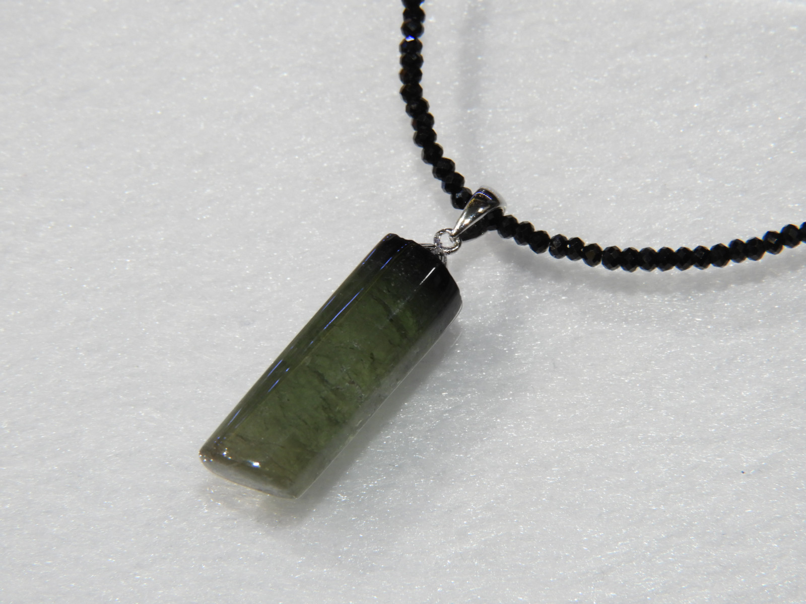 原石感残る可愛いトルマリン！１０月の誕生石！トルマリンのペンダントトップ！　天然石　５