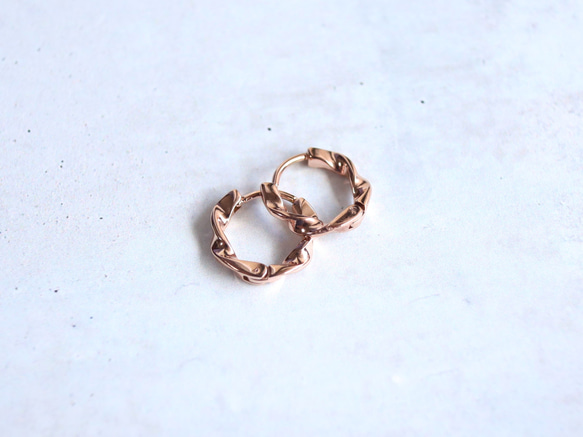☆大人気☆小さめ ワンタッチ つけっぱなしOK 錆びないステンレス【mini 中折れツイストフープ 3color】ピアス 5枚目の画像