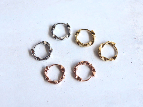 ☆大人気☆小さめ ワンタッチ つけっぱなしOK 錆びないステンレス【mini 中折れツイストフープ 3color】ピアス 10枚目の画像