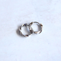 ☆大人気☆小さめ ワンタッチ つけっぱなしOK 錆びないステンレス【mini 中折れツイストフープ 3color】ピアス 6枚目の画像
