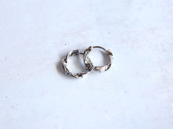 ☆大人気☆小さめ ワンタッチ つけっぱなしOK 錆びないステンレス【mini 中折れツイストフープ 3color】ピアス 6枚目の画像