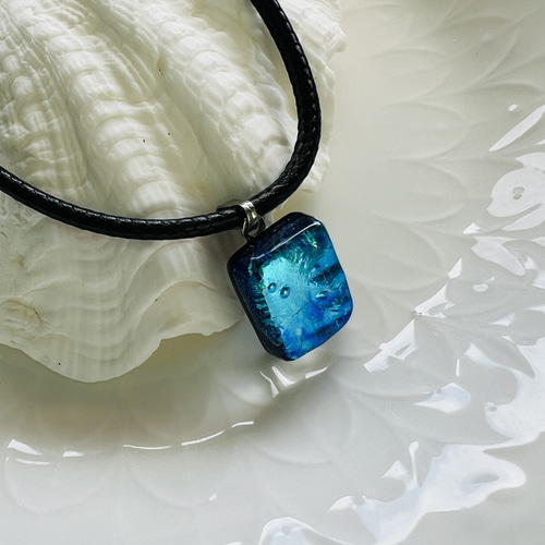 ガラス製　ラウンドペンダント　新品未使用　ダイクロガラス　作家様 ダイクロガラスペンダント CRYSTAL ネックレス・ペンダント glass