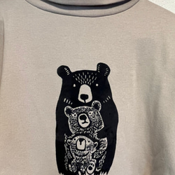 クマさん柄　レディース裏起毛タートルネックトレーナー【M～4L】大きいサイズあり 3枚目の画像