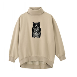 クマさん柄　レディース裏起毛タートルネックトレーナー【M～4L】大きいサイズあり 1枚目の画像