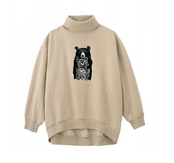 クマさん柄　レディース裏起毛タートルネックトレーナー【M～4L】大きいサイズあり 1枚目の画像