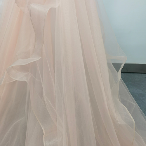 実例写真！華やかなトレーン 取り外し ピンク ラッフルフリル ソフト  