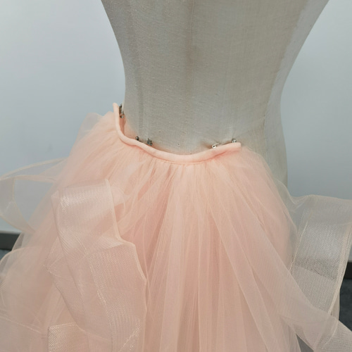 実例写真！華やかなトレーン 取り外し ピンク ラッフルフリル ソフト  