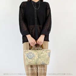 ⭐️已售出3件⭐️ 威廉·莫里斯銀蓮花圖案時尚小號手提包，配木質手柄 第6張的照片