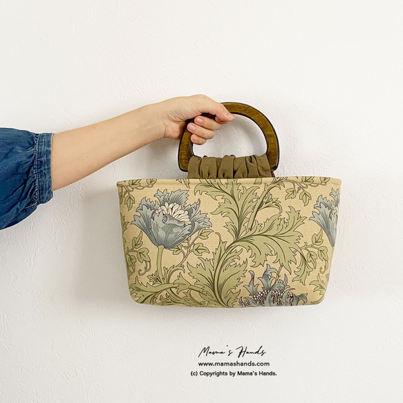 ⭐️已售出3件⭐️ 威廉·莫里斯銀蓮花圖案時尚小號手提包，配木質手柄 第2張的照片