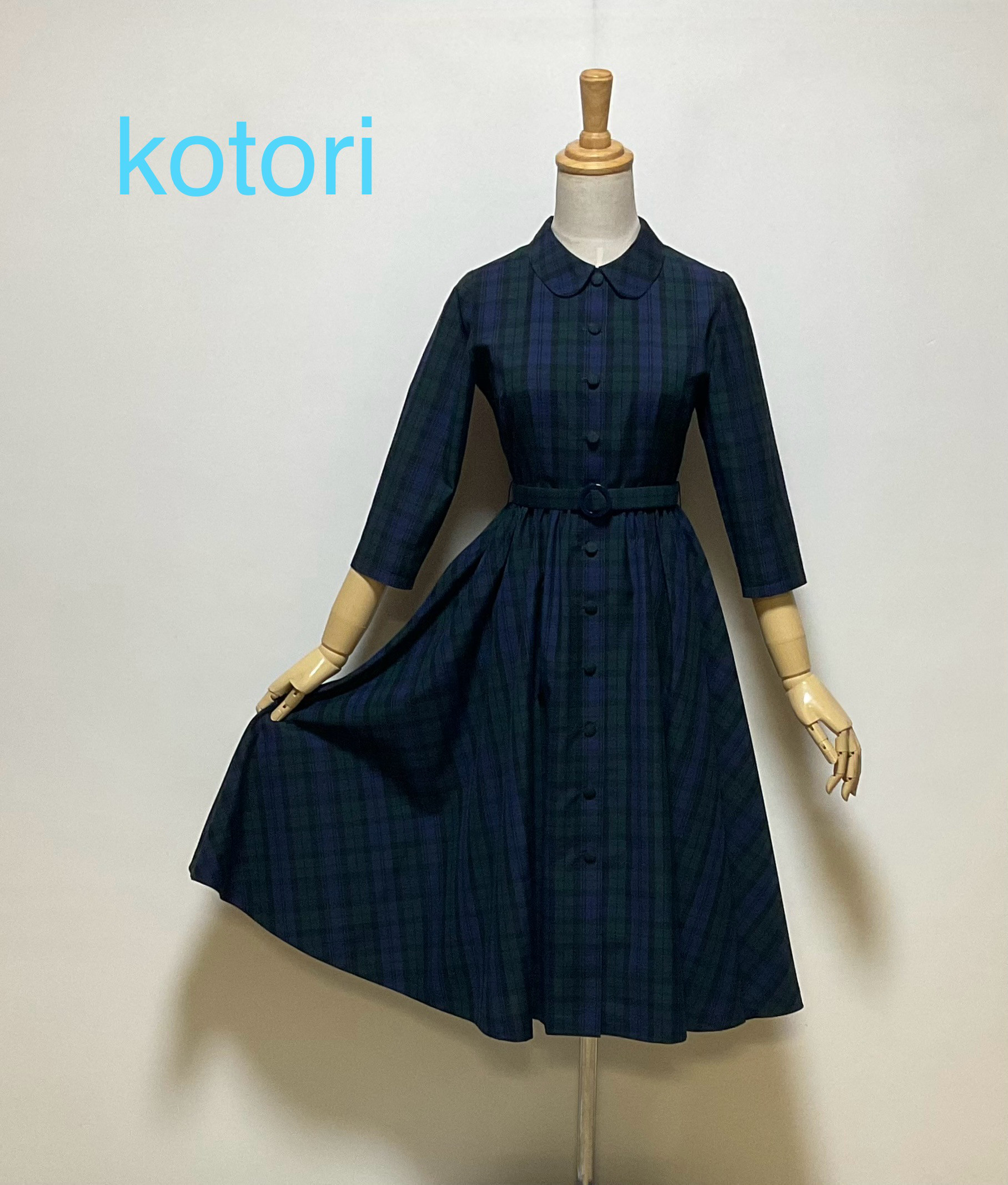 レトロなたっぷりフレアーのワンピース　ブラックウォッチ　Mサイズ