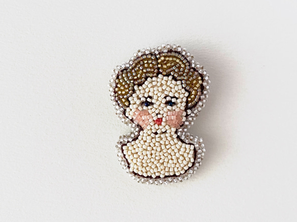 ビーズ刺繍のブローチ ブロンドチャイナさん ブローチ CHRYSE