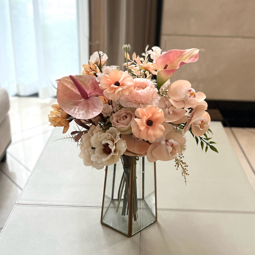 コーラルカラーのクラッチブーケ 造花 ブーケ y's plus 通販 18134183