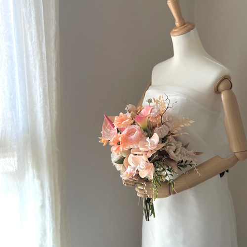 コーラルカラーのクラッチブーケ 造花 ブーケ y's plus 通販 18134183