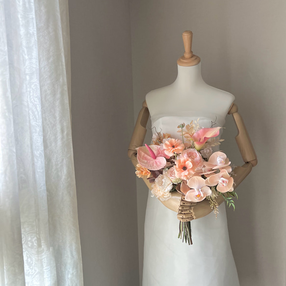 コーラルカラーのクラッチブーケ 造花 ブーケ y's plus 通販 18134183