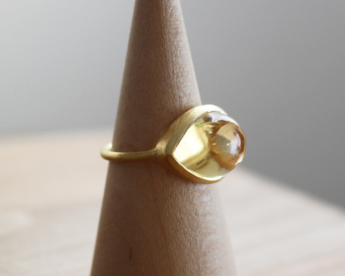 シトリン＜大粒ペアシェイプ＞のリング（K18GP） 指輪・リング ESSENCE