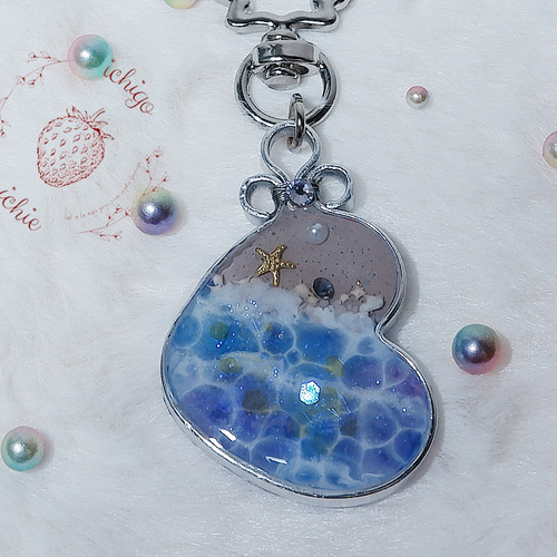 枠から手作り⭐︎夜の海⭐︎ レジンアートのバッグチャーム シルバー  