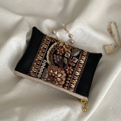 【リュンヌ】インド刺繍リボン・ミニポーチ インド刺繍リボンのフェイクレザーミニポーチ ポーチ ume 通販