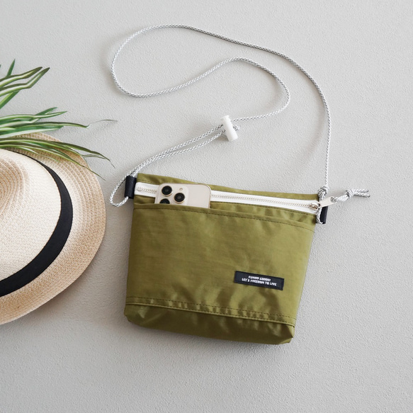 輕盈防水尼龍肩背包（橄欖綠）Sacoche Pochette 非常適合外出或旅行 春夏秋冬 旅行 第3張的照片