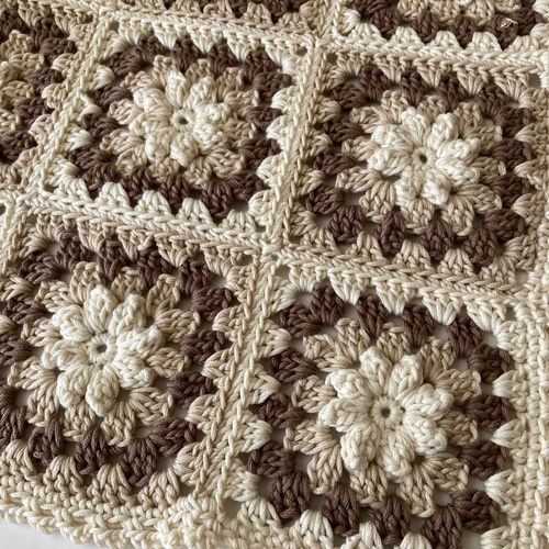 ハンドメイド　お花がいっぱいベットカバー　マルチカバー　モチーフ　コットン 受注制作]】お花畑☆ダブルベッドサイズ☆マルチカバーコットン