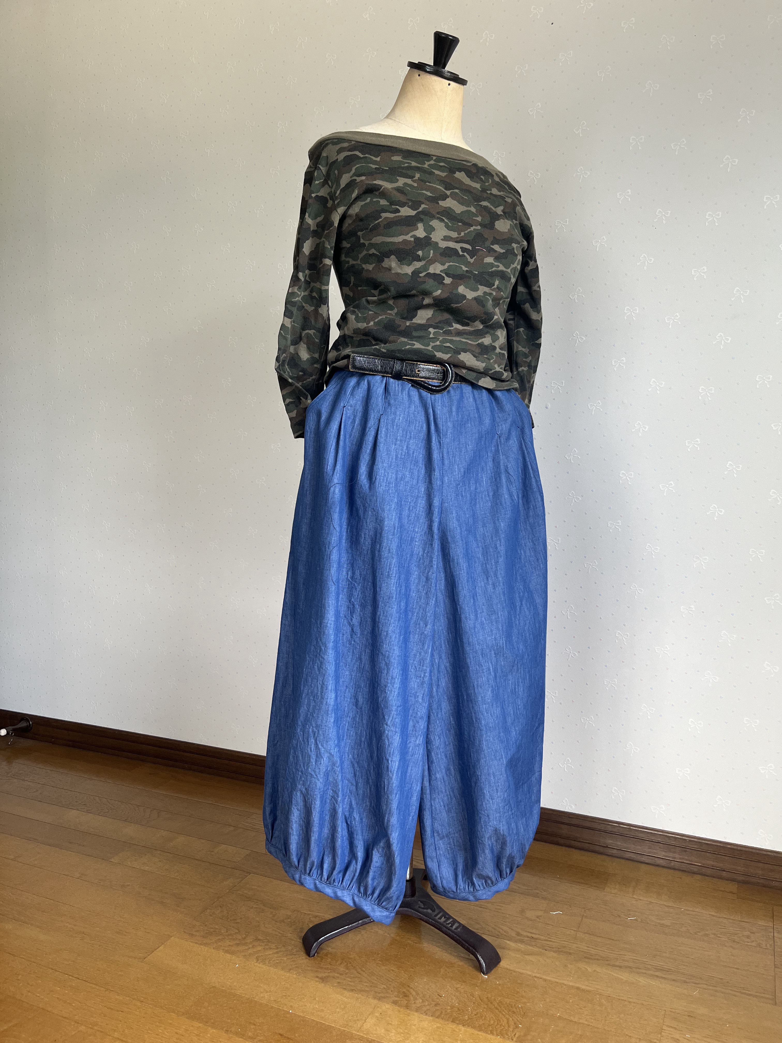 デニムのバルーンパンツ　(ブルー)