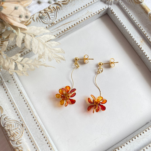 ディップアート。紅葉と金木犀のピアス。 アクセサリー ディップアート
