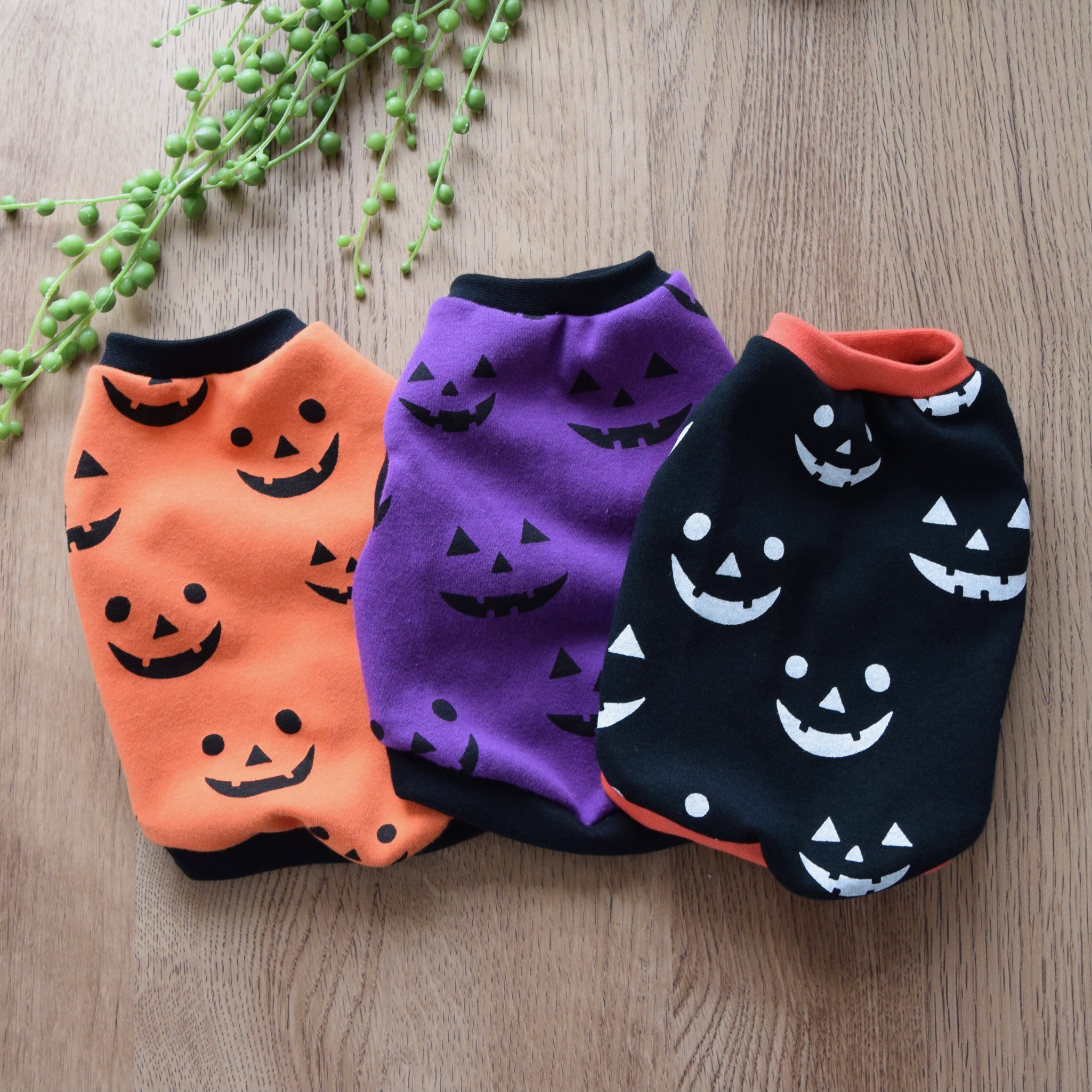 TowaWan⭐︎　ハンドメイド　犬服　ハロウィンタンクトップ① TowaWan⭐︎様 専用 ハンドメイド 犬服 ハロウィンタンクトップ①