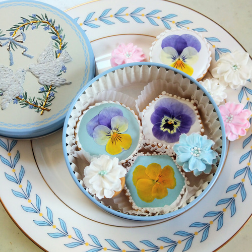 Creema限定』エディブルフラワーのアイシングクッキー缶※刺繍缶※白砂糖